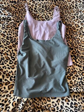 Old navy power soft women’s workout tops size large built in bra
